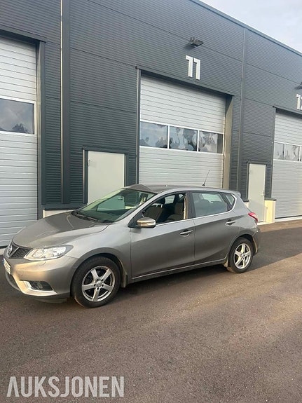 Nissan Pulsar 2 of 8