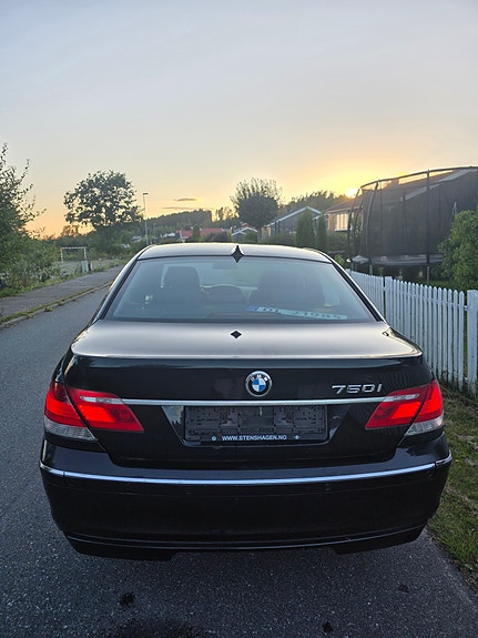 BMW 750i 6 of 29