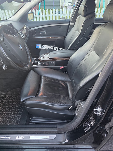 BMW 750i 11 of 29