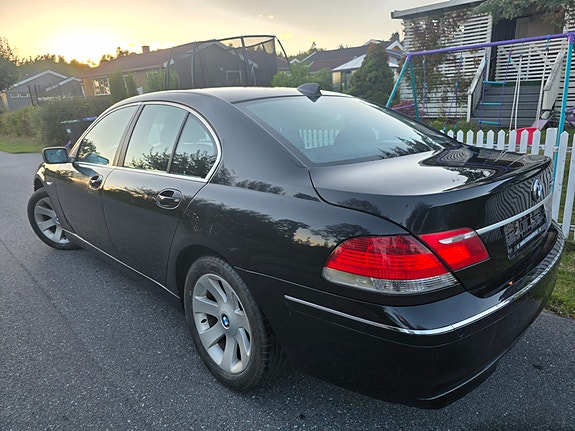 BMW 750i 4 of 29