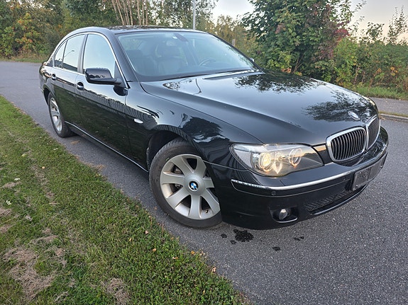 BMW 750i 9 of 29