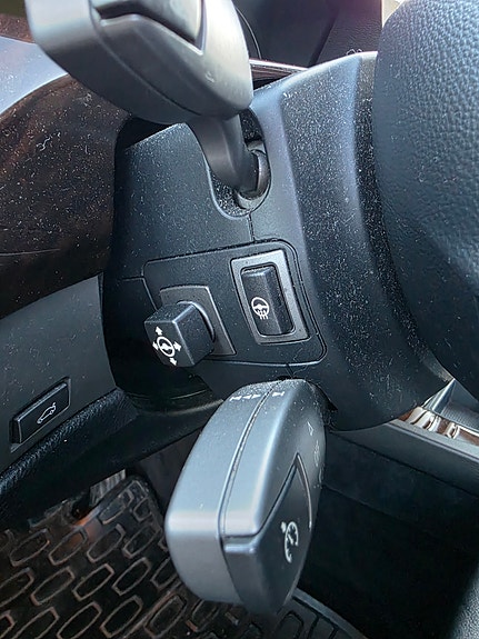 BMW 750i 27 of 29