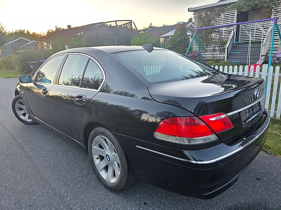 BMW 750i 5 of 29