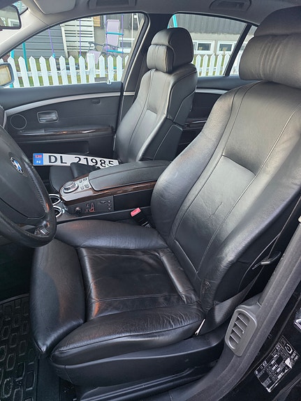 BMW 750i 12 of 29