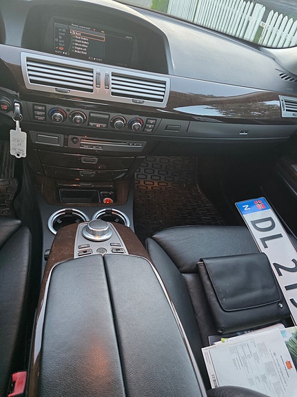 BMW 750i 14 of 29