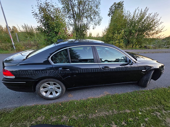 BMW 750i 8 of 29
