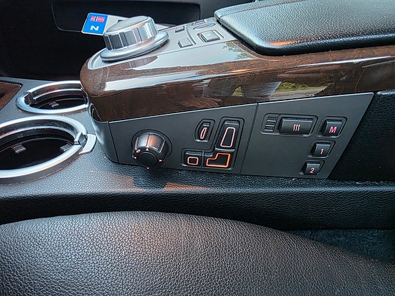 BMW 750i 13 of 29