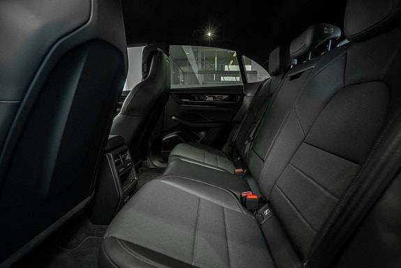 Porsche Macan 26 of 27