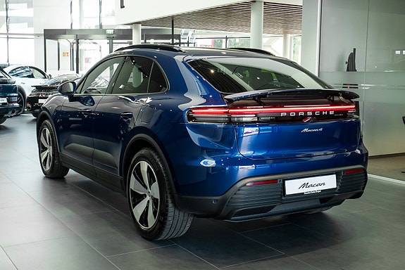 Porsche Macan 7 of 27
