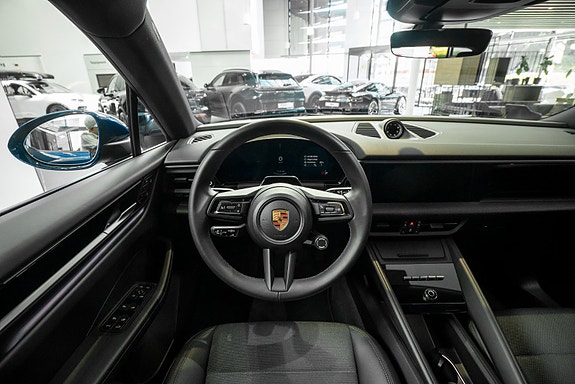 Porsche Macan 17 of 27