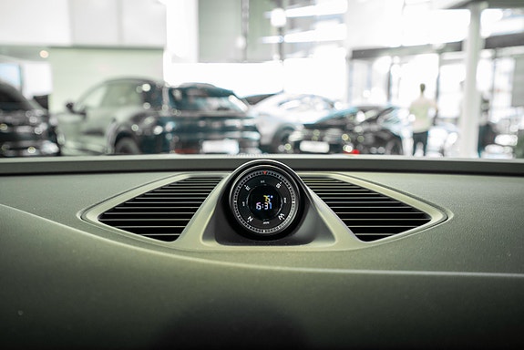 Porsche Macan 24 of 27