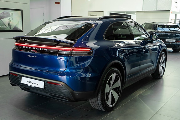 Porsche Macan 10 of 27