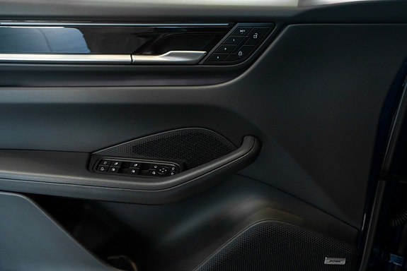 Porsche Macan 15 of 27