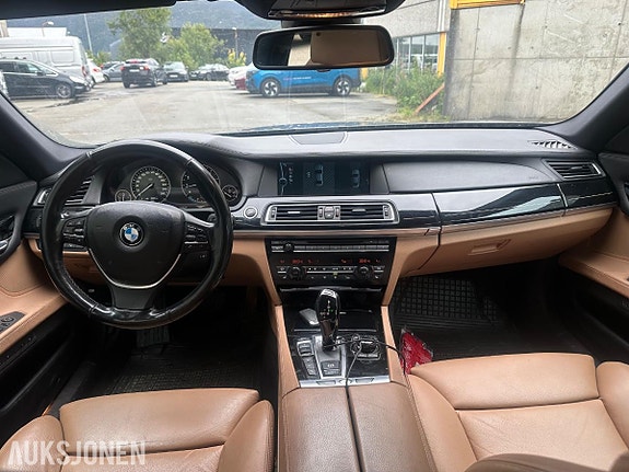 BMW 7-Serie 11 of 18