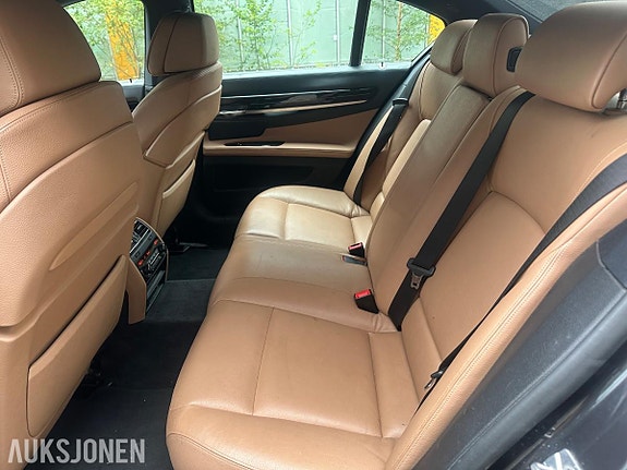 BMW 7-Serie 15 of 18