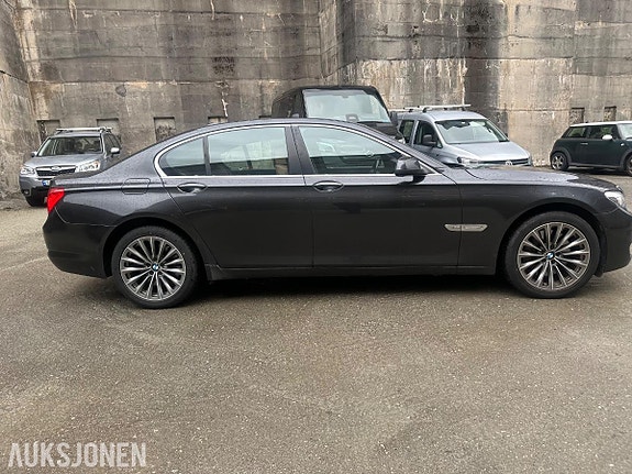 BMW 7-Serie 4 of 18
