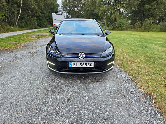 Volkswagen e-Golf VII 3 of 15