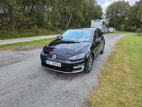 Volkswagen e-Golf VII 2 of 15