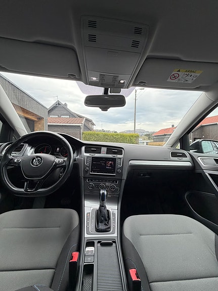 Volkswagen e-Golf VII 11 of 15