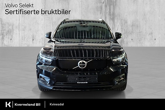 Volvo XC40 3 of 29