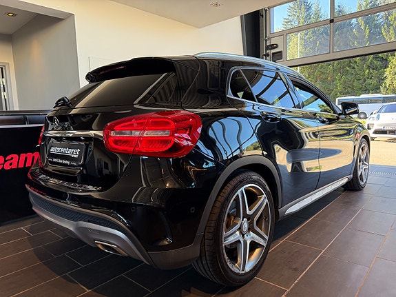 Mercedes-Benz GLA200 11 of 19