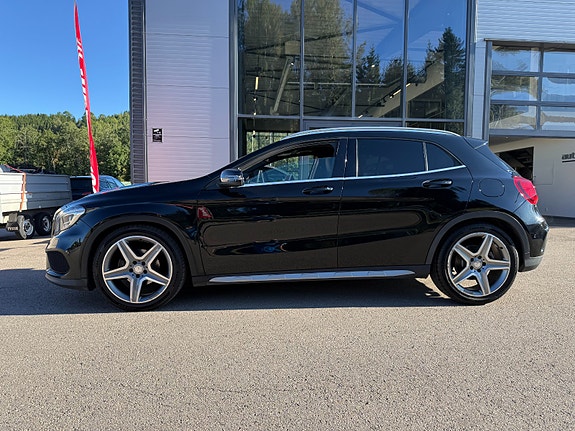 Mercedes-Benz GLA200 4 of 19