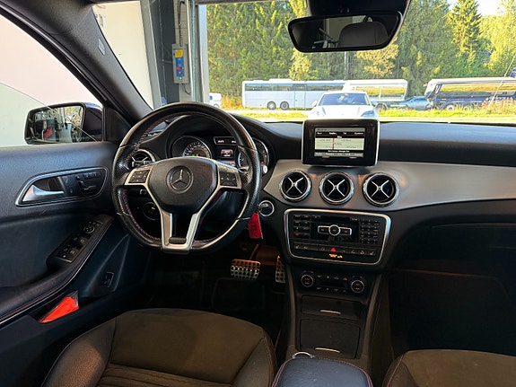 Mercedes-Benz GLA200 15 of 19
