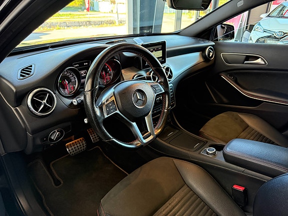 Mercedes-Benz GLA200 16 of 19