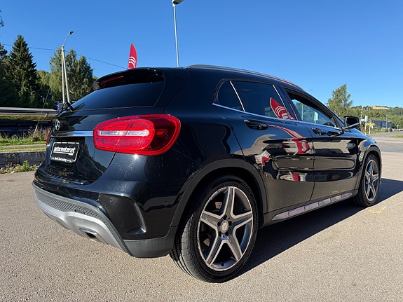 Mercedes-Benz GLA200 6 of 19