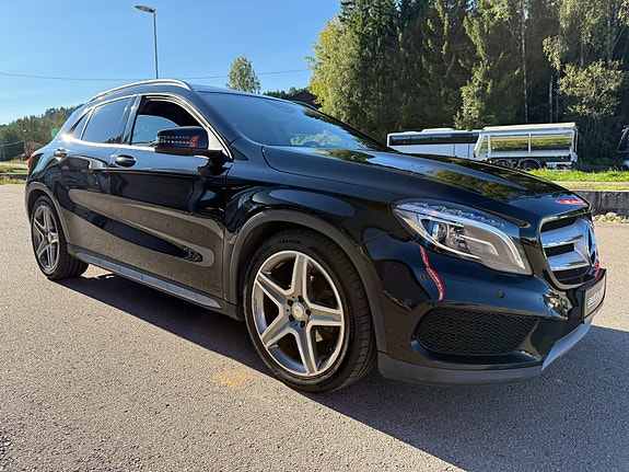 Mercedes-Benz GLA200 2 of 19