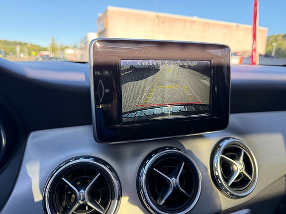 Mercedes-Benz GLA200 18 of 19