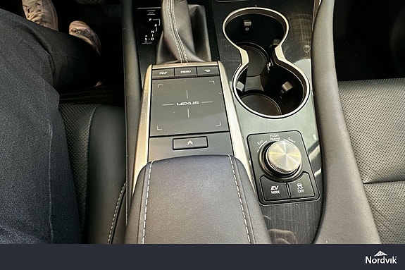 Lexus RX450h 26 of 28