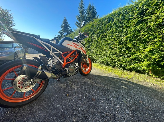 KTM 390 Duke 2 of 10
