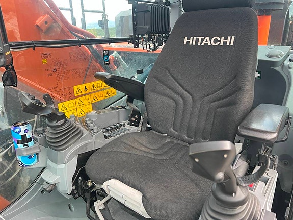 Hitachi ZX 300 -7 11 of 13