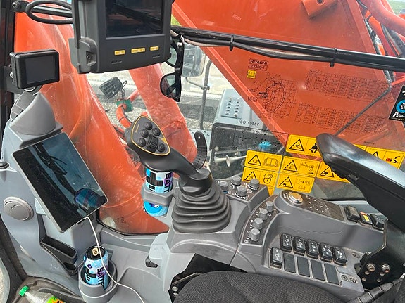 Hitachi ZX 300 -7 10 of 13