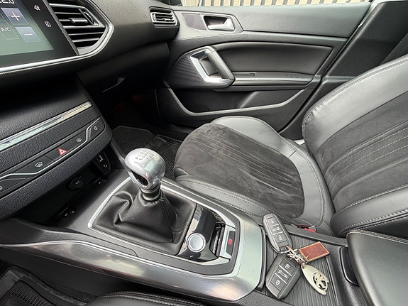 Peugeot 308 18 of 30