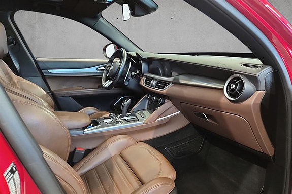 Alfa Romeo Stelvio 18 of 20