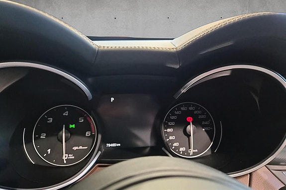 Alfa Romeo Stelvio 15 of 20