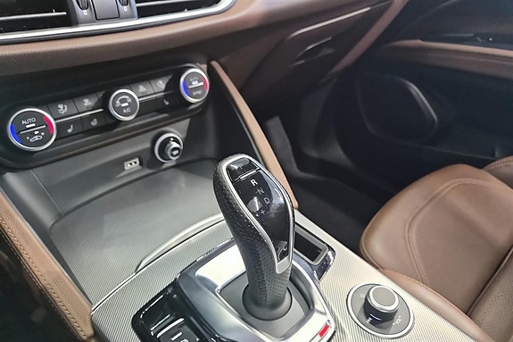 Alfa Romeo Stelvio 19 of 20