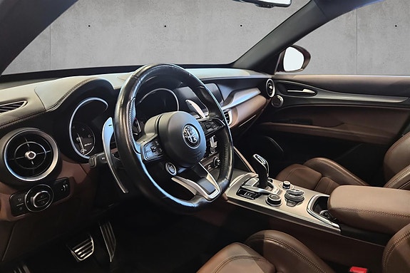 Alfa Romeo Stelvio 10 of 20