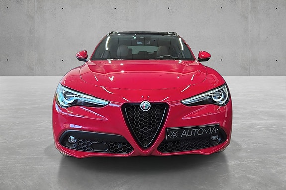 Alfa Romeo Stelvio 3 of 20