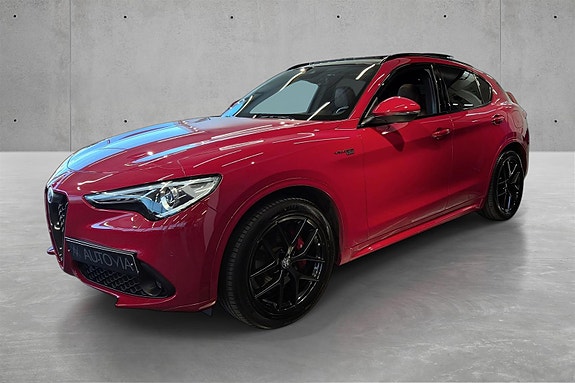 Alfa Romeo Stelvio 2 of 20