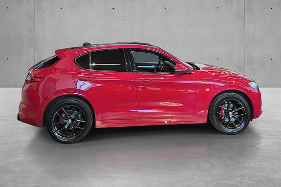 Alfa Romeo Stelvio 4 of 20