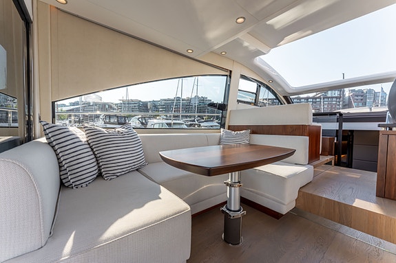 Fairline Targa 50 GT. 2021 modell, Dynamic Positioning, IPS 600 ++ 24 of 30