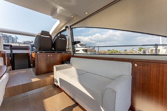 Fairline Targa 50 GT. 2021 modell, Dynamic Positioning, IPS 600 ++ 27 of 30