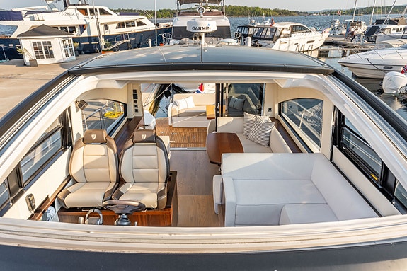 Fairline Targa 50 GT. 2021 modell, Dynamic Positioning, IPS 600 ++ 11 of 30