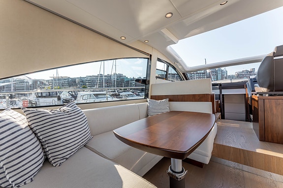 Fairline Targa 50 GT. 2021 modell, Dynamic Positioning, IPS 600 ++ 26 of 30