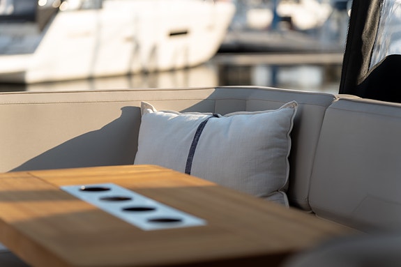 Fairline Targa 50 GT. 2021 modell, Dynamic Positioning, IPS 600 ++ 19 of 30