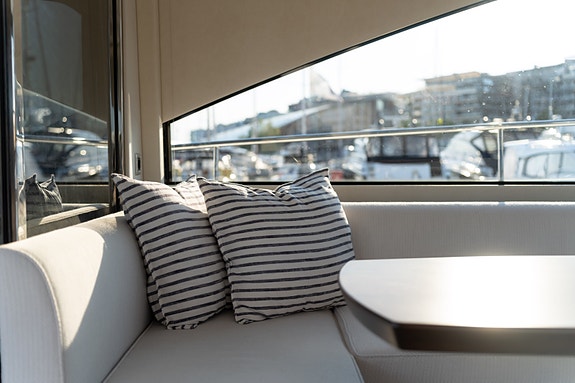 Fairline Targa 50 GT. 2021 modell, Dynamic Positioning, IPS 600 ++ 25 of 30
