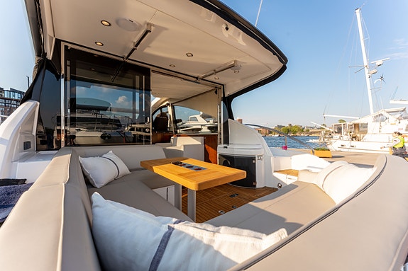 Fairline Targa 50 GT. 2021 modell, Dynamic Positioning, IPS 600 ++ 15 of 30